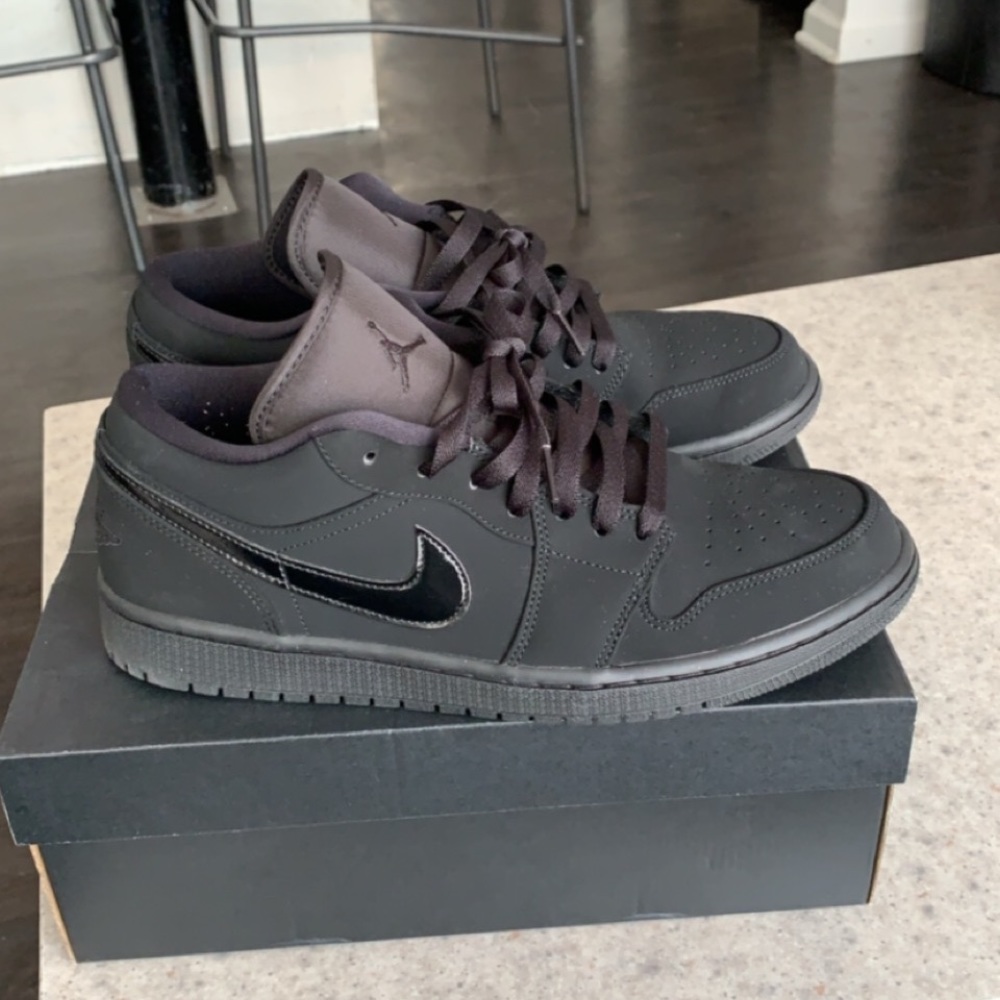 Air Jordan 1 Low Triple Black